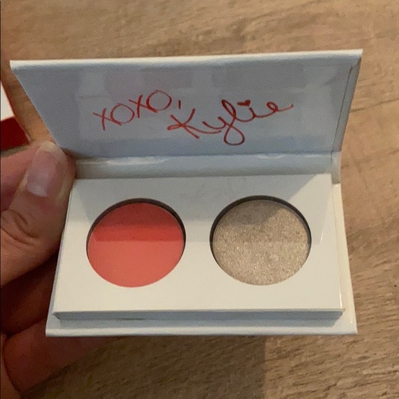 NWT Kylie Sweeheart Eyeshadow VDay Limited Edition - Picture 4 of 4